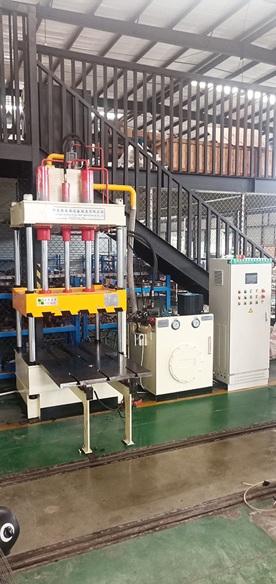 山東德州液壓機(jī)需求客戶定制的60噸精密伺服液壓機(jī)圓滿交貨，祝賀！