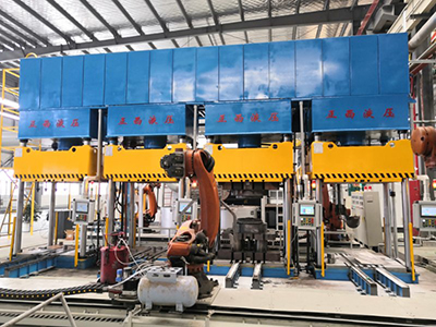 浙江杭州液壓機(jī)客戶定制的315噸四柱式伺服液壓機(jī)，由液壓機(jī)供應(yīng)商正西圓滿交貨