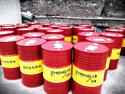 四川液壓機(jī)客戶購買的液壓機(jī)油，由成都正西液壓機(jī)完美交貨！恭喜